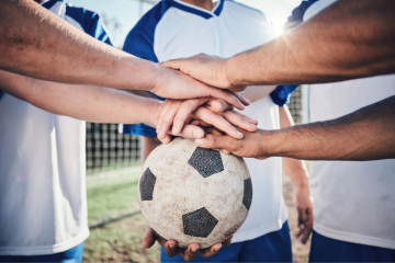 Le sport peut constituer un formidable outil d’inclusion et de création de lien social. Crédit : iStock.